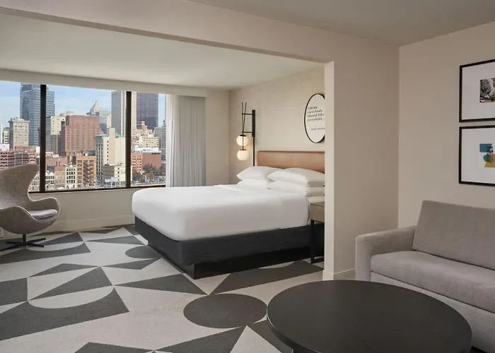 Hotel Sheraton At Station Square 3*