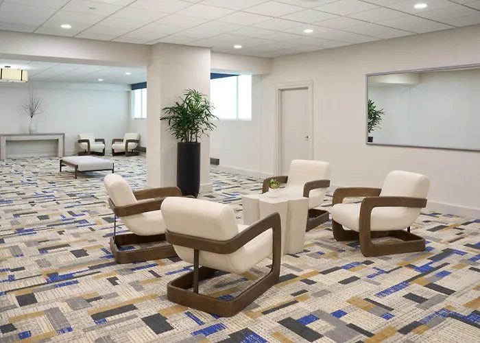 Sheraton At Station Square 3*
