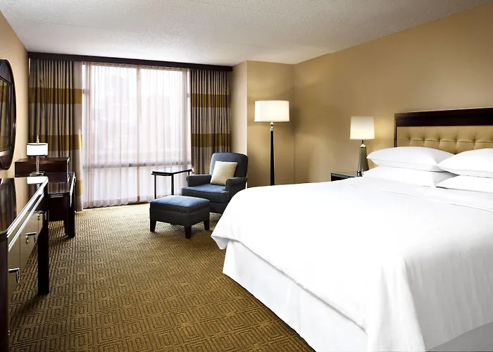 Sheraton At Station Square Hotel