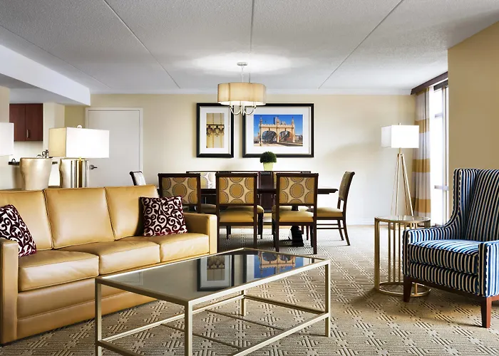 Sheraton At Station Square 3*