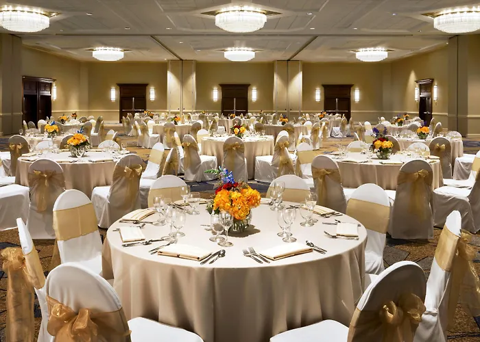Sheraton At Station Square Hotel 3*
