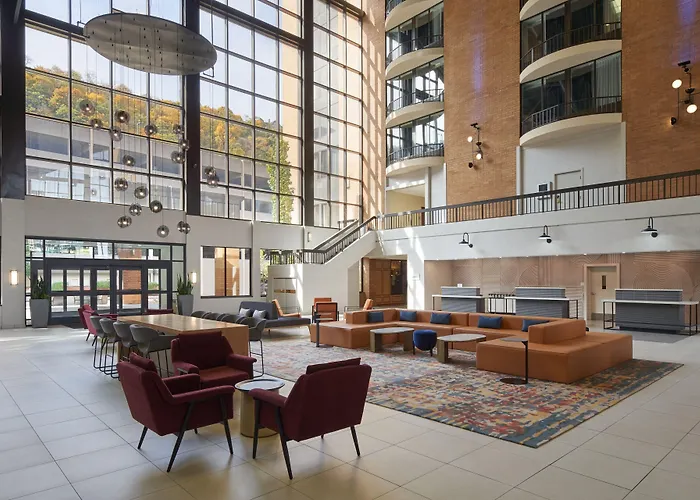Sheraton At Station Square Hotel