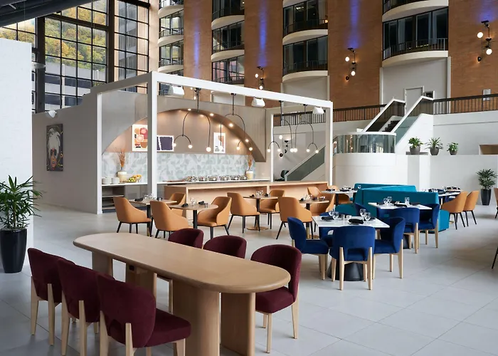 Sheraton At Station Square Hotel 3*