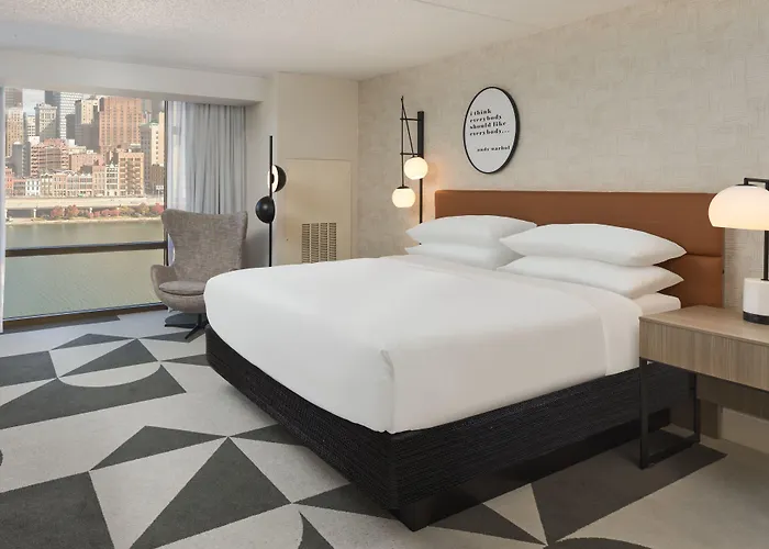 Sheraton At Station Square 3*