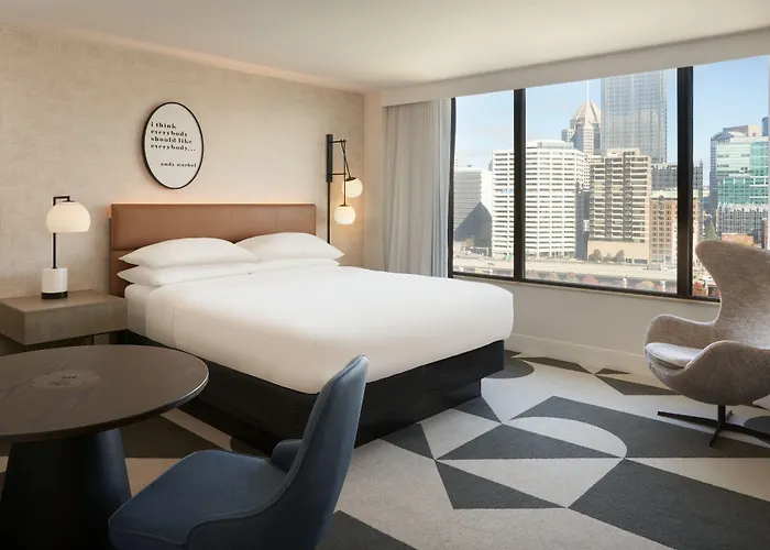 Hotel Sheraton At Station Square 3*