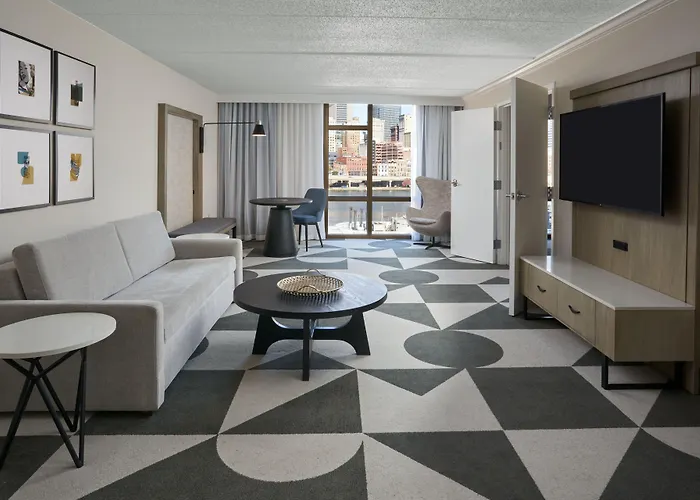 Sheraton At Station Square 3*