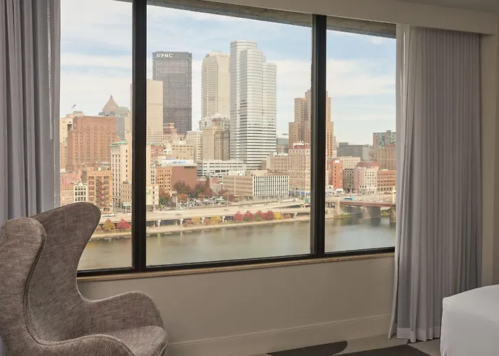 Sheraton At Station Square Hotel 3*