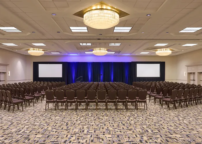 Hotel Sheraton At Station Square 3*