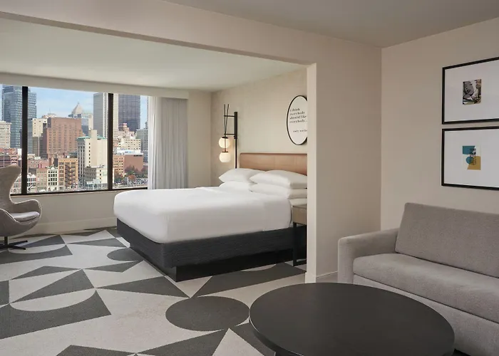 Sheraton At Station Square Hotel 3*