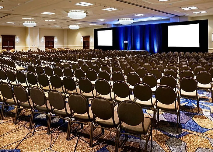 Hotel Sheraton At Station Square 3*