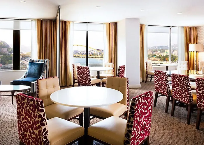 Hotel Sheraton At Station Square 3*