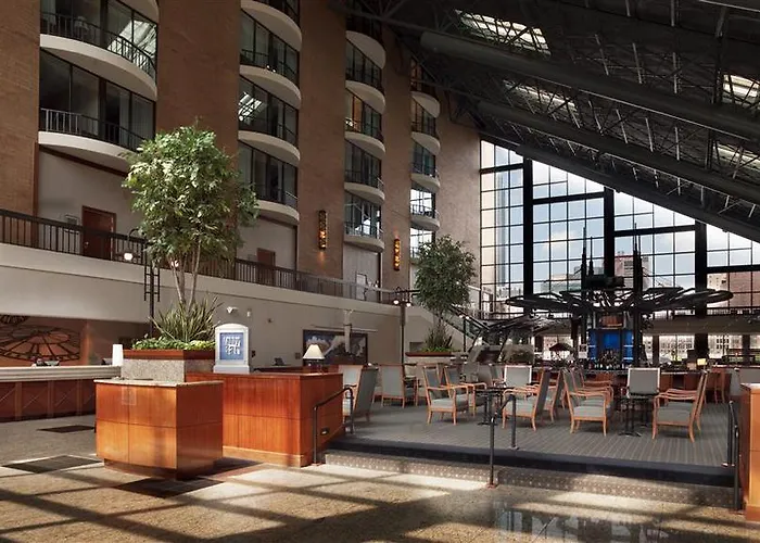 Sheraton At Station Square Hotel