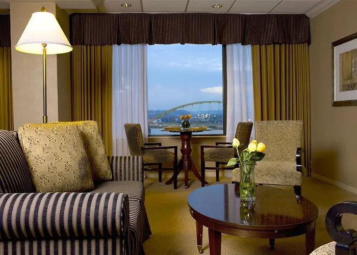 Sheraton At Station Square Hotel 3*